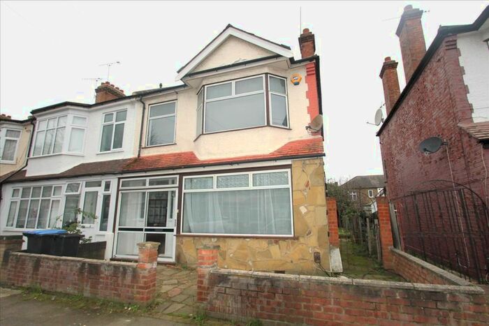 3 Bedroom End Of Terrace House To Rent In Branksome Avenue, London, N18