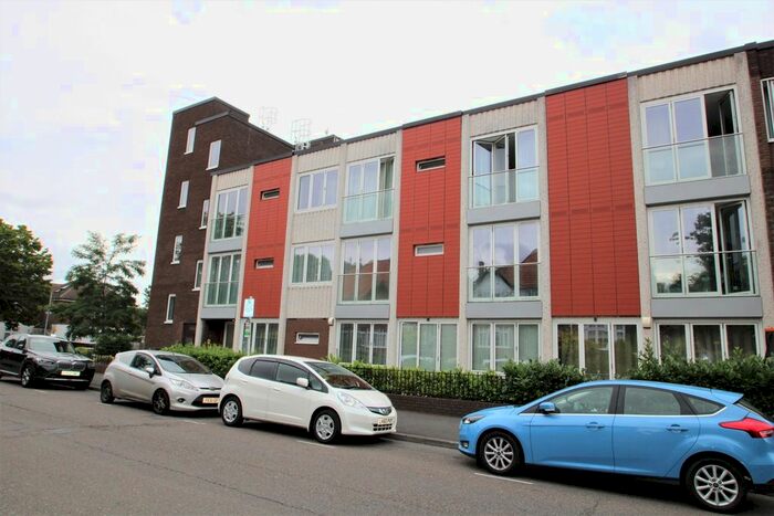 1 Bedroom Flat To Rent In Knoll Rise, Orpington, BR6