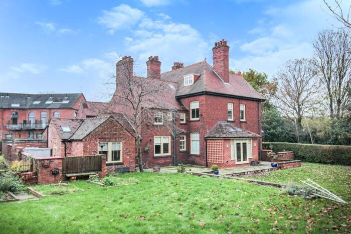 5 Bedroom Semi-Detached House To Rent In Spencer Avenue, Leek, ST13