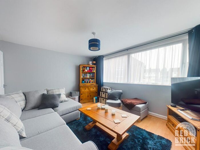 2 Bedroom Flat To Rent In Comrie Close, Coventry, CV2