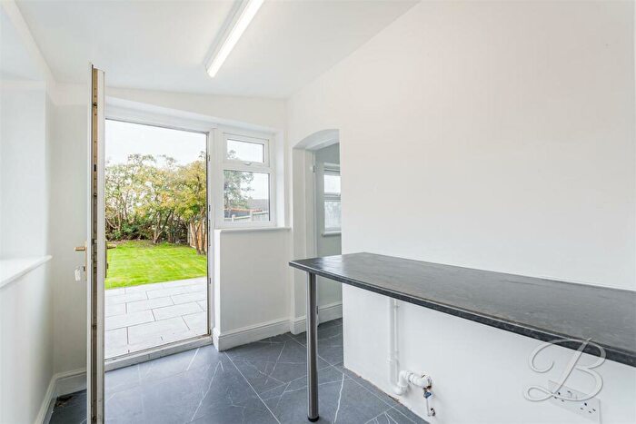 3 Bedroom Semi-Detached House For Sale In Whinney Lane, New Ollerton, Newark, NG22