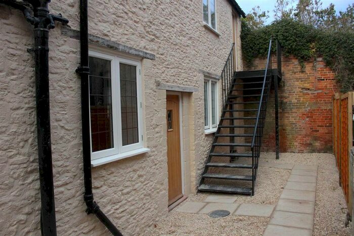 1 Bedroom Flat To Rent In Market Place, Chippenham, SN15