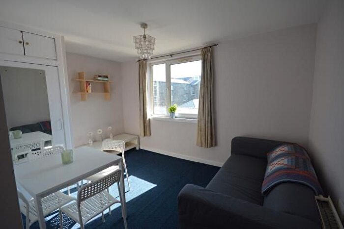 3 Bedroom Flat To Rent In Wellington Street, Aberdeen, AB11