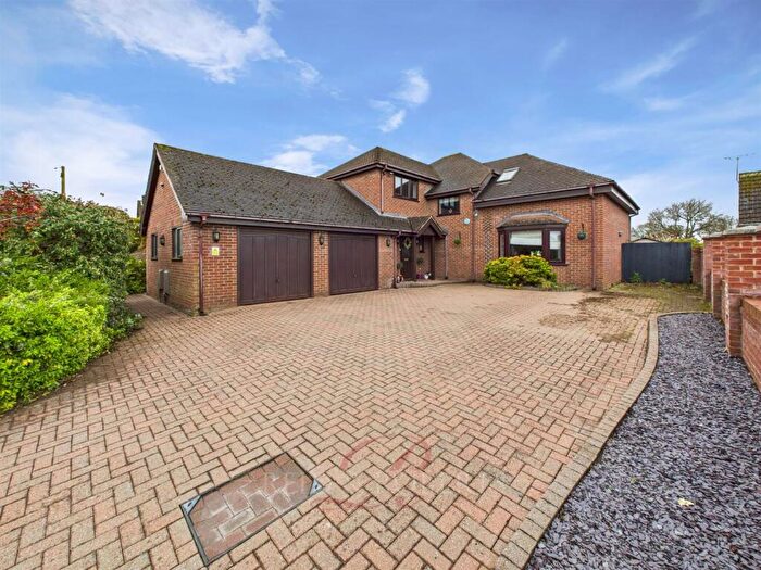 4 Bedroom Detached House For Sale In Upper Bryn Coch, Mold, CH7
