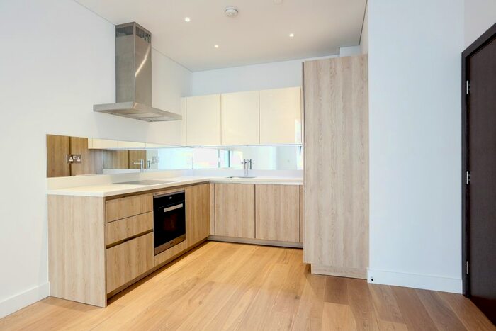1 Bedroom Flat To Rent In Plaza Gardens, London, SW15