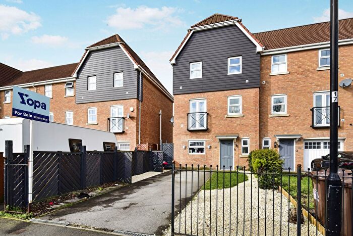 4 Bedroom Town House For Sale In Wharf Road, Mexborough, S64