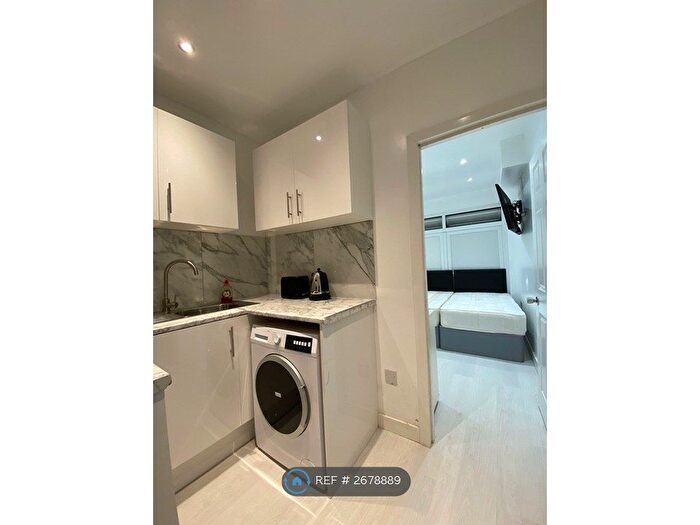 Studio To Rent In Pendula Drive, Hayes, UB4