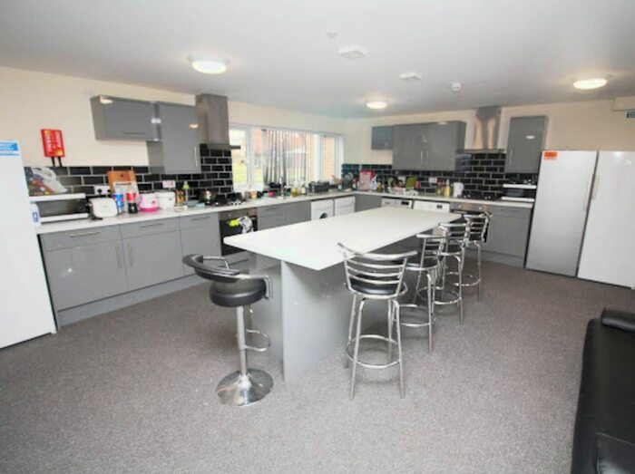 5 Bedroom Flat To Rent In Old Mill Avenue, Coventry, CV4