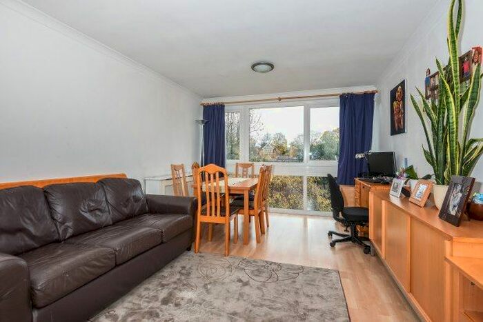 2 Bedroom Flat To Rent In Churchfields, London, E18