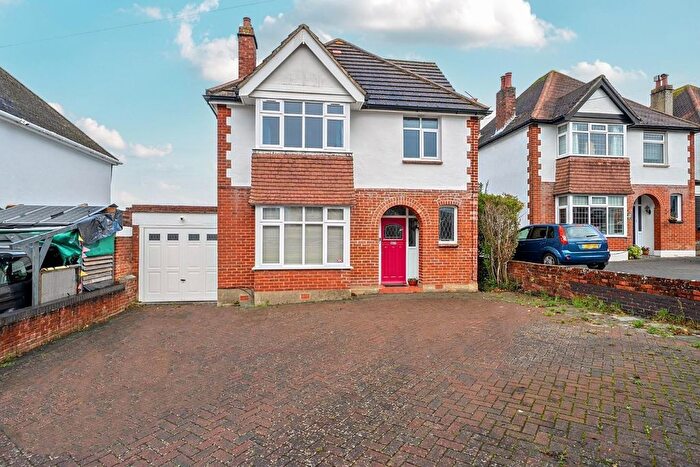 4 Bedroom Detached House For Sale In The Dale, Waterlooville, PO7
