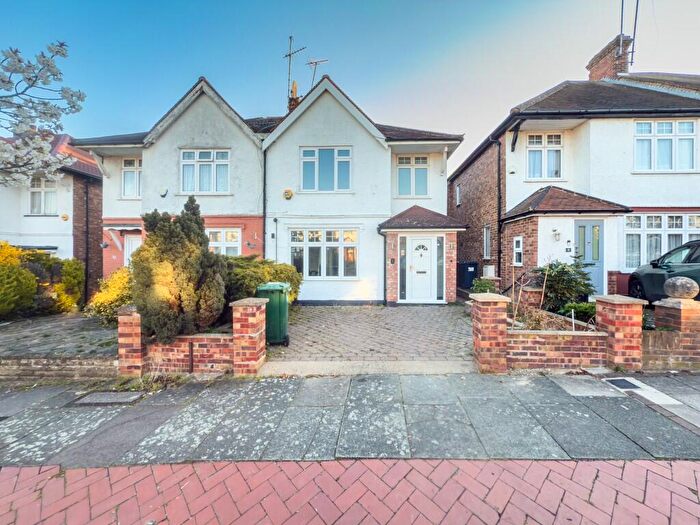3 Bedroom Semi-Detached House To Rent In Nethercourt Avenue, London, N3