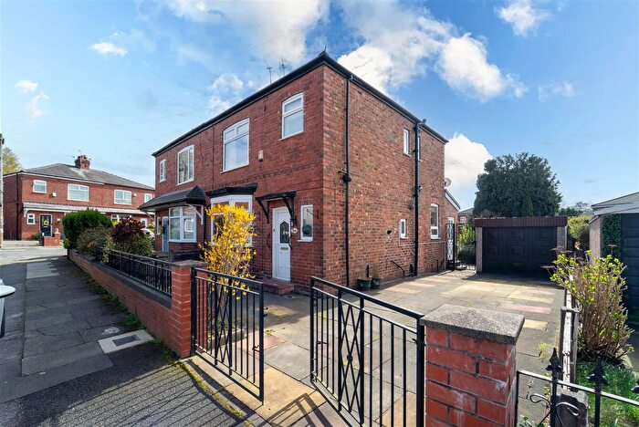 3 Bedroom Semi Detached House For Sale In Colwyn Road, Swinton, Manchester, M27