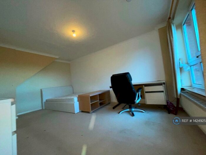 5 Bedroom Terraced House To Rent In Britten Close, Colchester, CO4