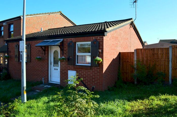 2 Bedroom Bungalow To Rent In Water Lane, Purfleet, RM19