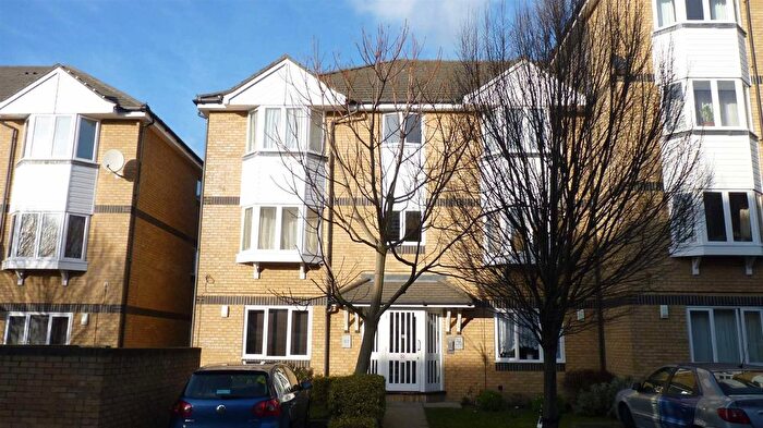2 Bedroom Flat To Rent In Rossetti Road, London, SE16