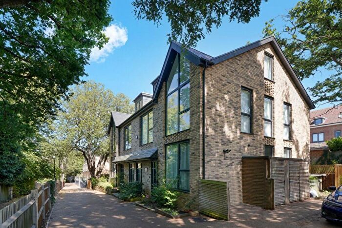 2 Bedroom Maisonette For Sale In Highfield Hill, London, SE19