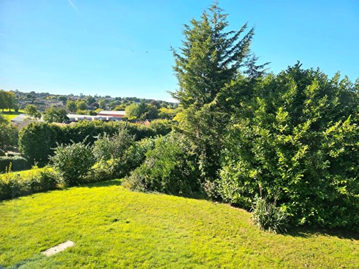 1 Bedroom Flat For Sale In Elm Lodge, Hopton Road, Cam, GL11
