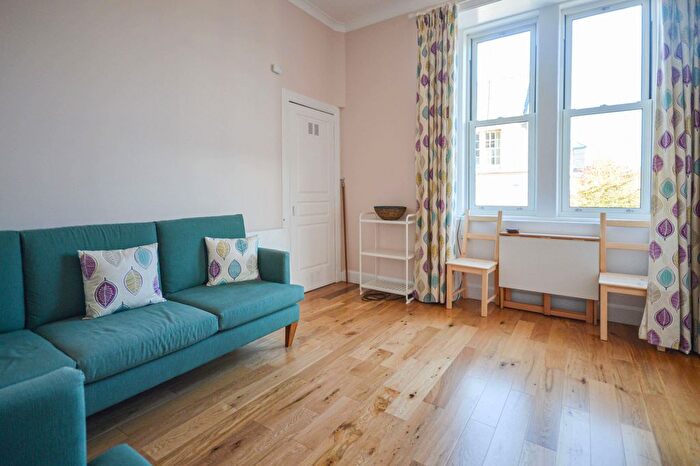 2 Bedroom Flat To Rent In Springwell Place, Edinburgh, EH11