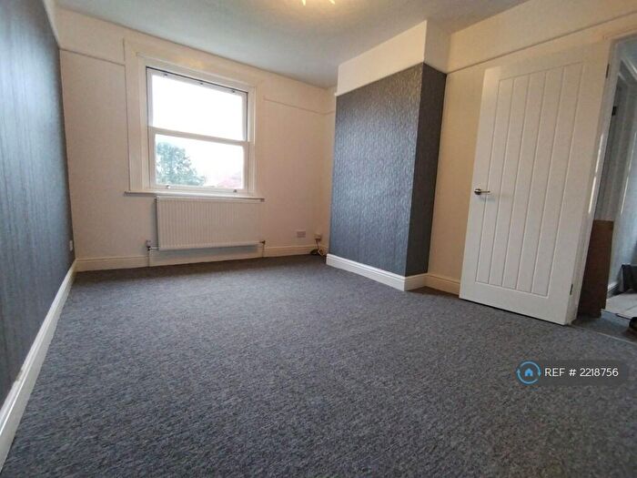 2 Bedroom Flat To Rent In Parkstone, Poole, BH12