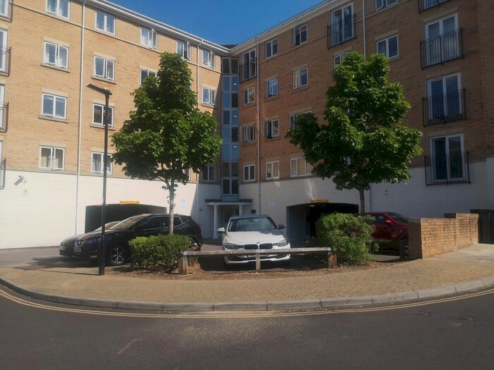 2 Bedroom Flat To Rent In The Dell, Shirley, Southampton, SO15