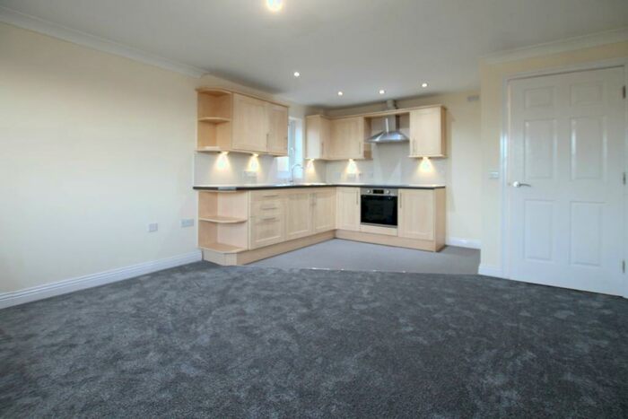 3 Bedroom Flat To Rent In Henshaw Mews, Yeadon, Leeds, LS19