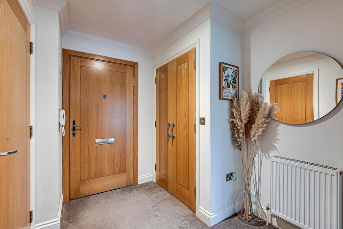 1 Bedroom Flat For Sale In Sanderstead Road, Sanderstead, Surrey, CR2