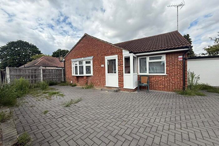 2 Bedroom Bungalow To Rent In Bedroom Detached Bungalow In Westcliff On Sea, SS0