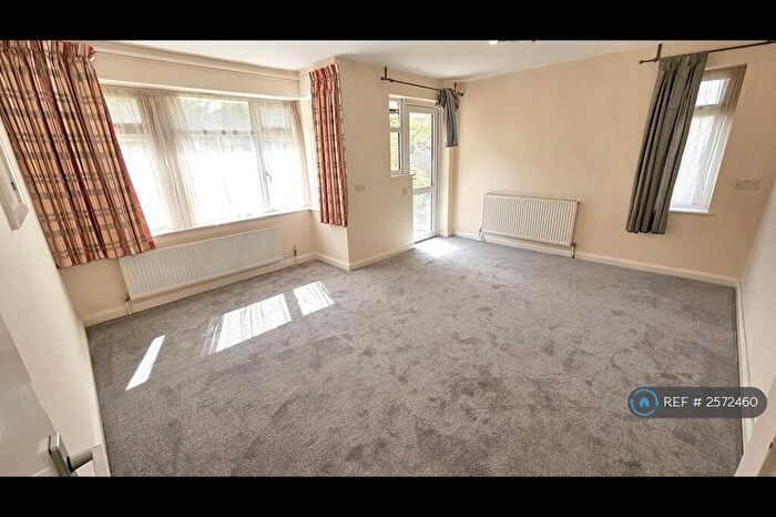 1 Bedroom Flat To Rent In Leeside Crescent, London, NW11