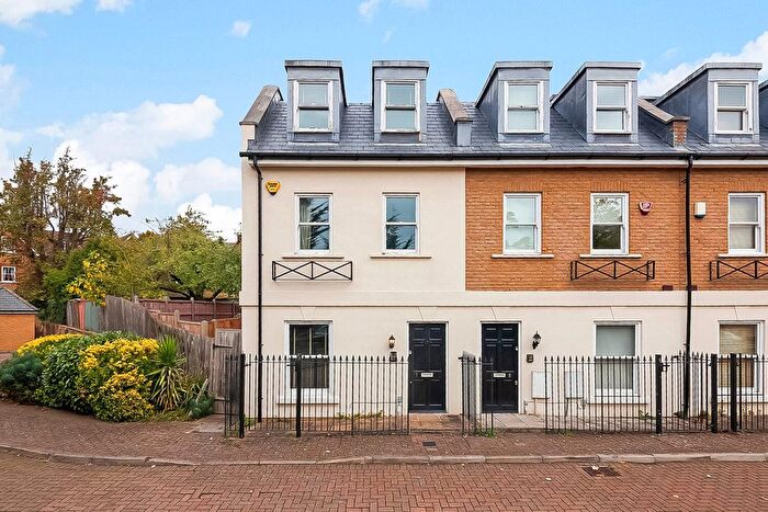 4 Bedroom End Terrace House For Sale In Pagoda Grove, West Norwood, London, SE27