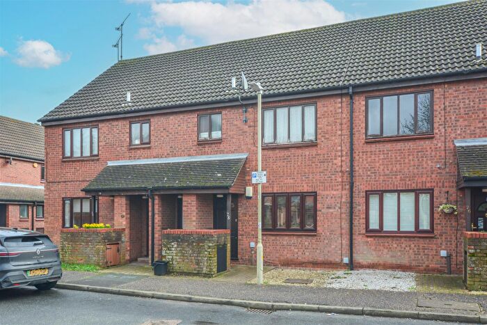 1 Bedroom Maisonette For Sale In Wellington Place, Brentwood, CM14