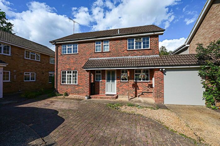 4 Bedroom Detached House For Sale In Ashbury Drive, Blackwater, Camberley, GU17