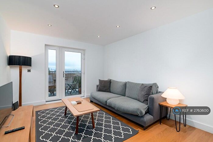 2 Bedroom Flat To Rent In Fairthorn Road, Greenwich, London, SE7