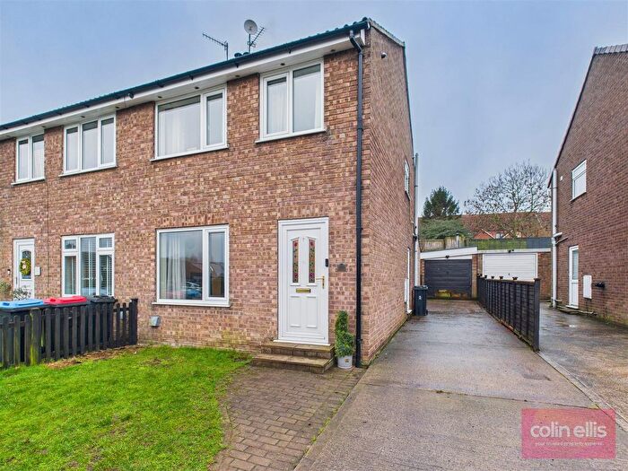 3 Bedroom Semi Detached House For Sale In Ings Close, Staxton, Scarborough, YO12