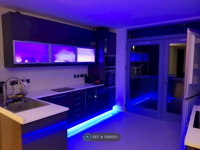 2 Bedroom Flat To Rent In Becquerel Court, London SE10