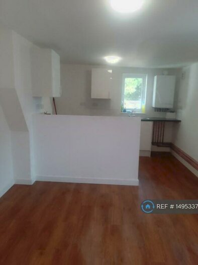 1 Bedroom Flat To Rent In A Lower Road, Sutton, SM1