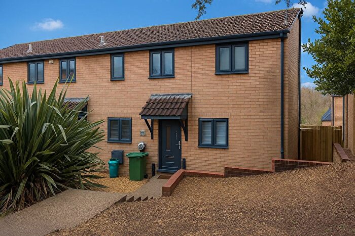 3 Bedroom End Terrace House For Sale In Tylcha Ganol, Tonyrefail, Porth, CF39