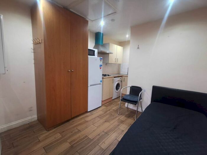 1 Bedroom Property To Rent In Coronation Road, Hayes, Middlesex, UB3