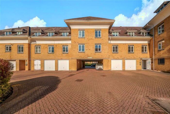 2 Bedroom Apartment To Rent In Woking, GU21