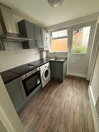 2 Bedroom Flat To Rent In Harringay Road, London, N15