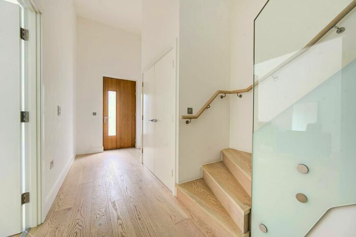 2 Bedroom Terraced House To Rent In Central Avenue, Fulham, London, SW6