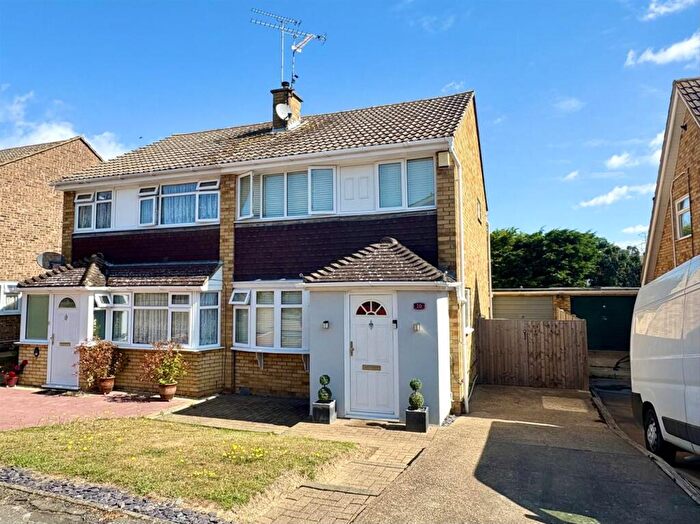 3 Bedroom Semi-Detached House For Sale In Shakespeare Avenue, Rayleigh, SS6