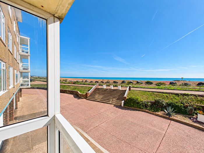 2 Bedroom Flat To Rent In Widewater Court, West Beach, Shoreham, BN43