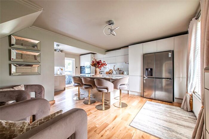 5 Bedroom Semi-Detached House For Sale In Darnley Road, Strood, Rochester, Kent, ME2