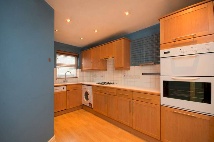 2 Bedroom Flat To Rent In Heathside Road, Woking, GU22