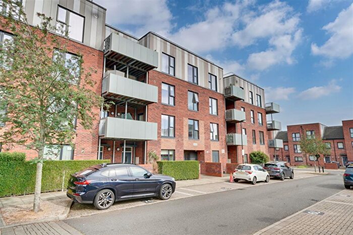 2 Bedroom Flat For Sale In Canning Square, Enfield, EN1