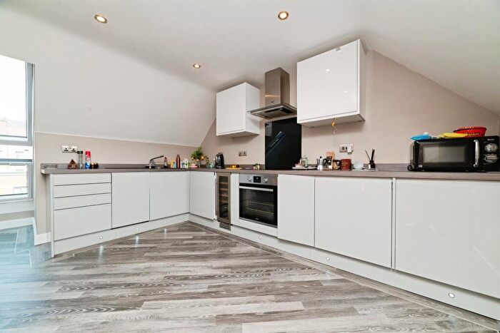 1 Bedroom Apartment For Sale In Liberty Lane, Hull, HU1