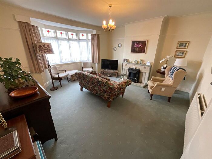 3 Bedroom Property For Sale In Newlands Avenue, Scarborough, YO12