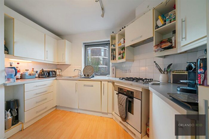 1 Bedroom Flat To Rent In Clapham Road, London, SW9