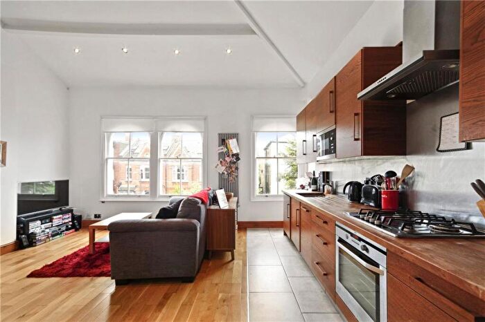 1 Bedroom Flat To Rent In Endlesham Road, Balham, SW12