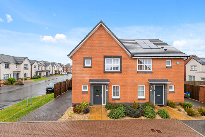 3 Bedroom Semi Detached House For Sale In Tain Avenue, Bishopton, PA7